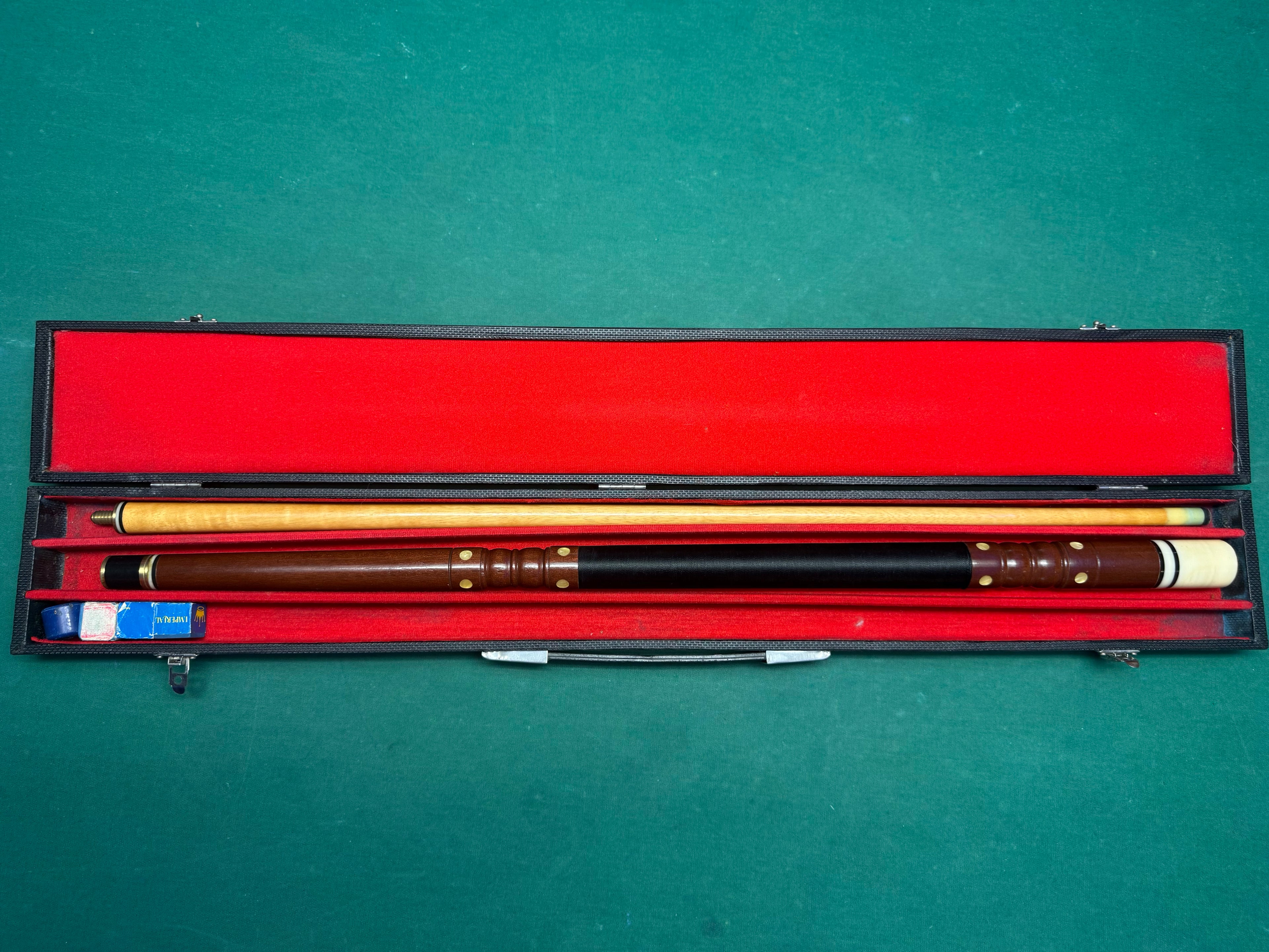 Hoppe-Style Butt with Decorative Turned Butt Sleeve Cue w/ Hard Case