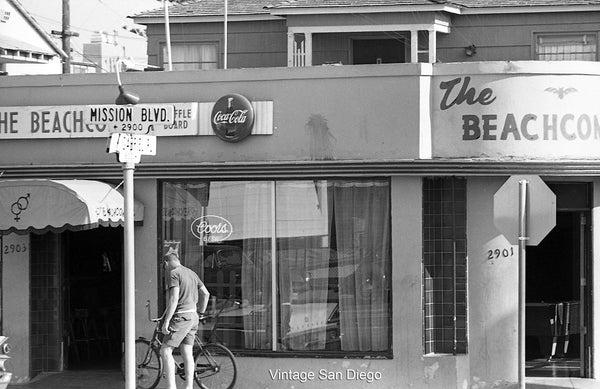 Image of bar the Beachcomber 1