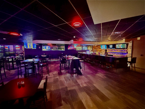 Image of restaurant the The Wolf Den Bar & Grill 1