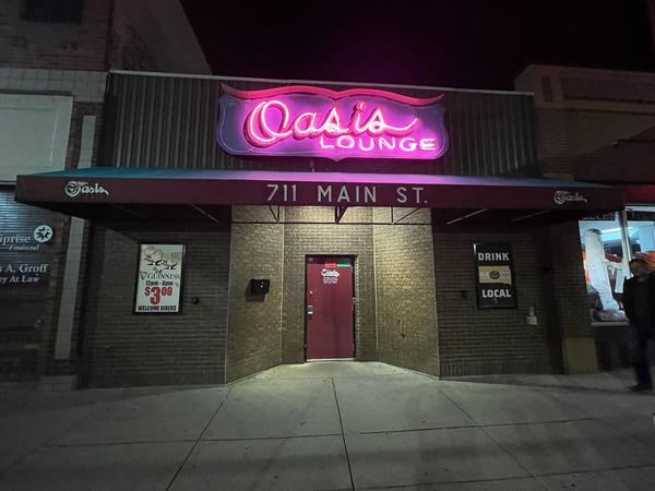 Image of bar the Oasis Lounge 1