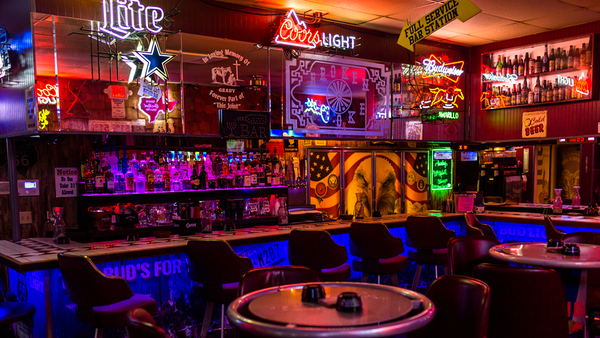 Image of bar the Broken Spoke Lounge 1